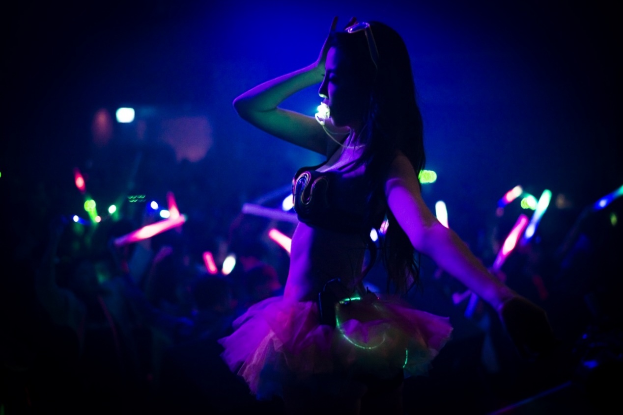 relx主機超輕便,帶去夜店也OK